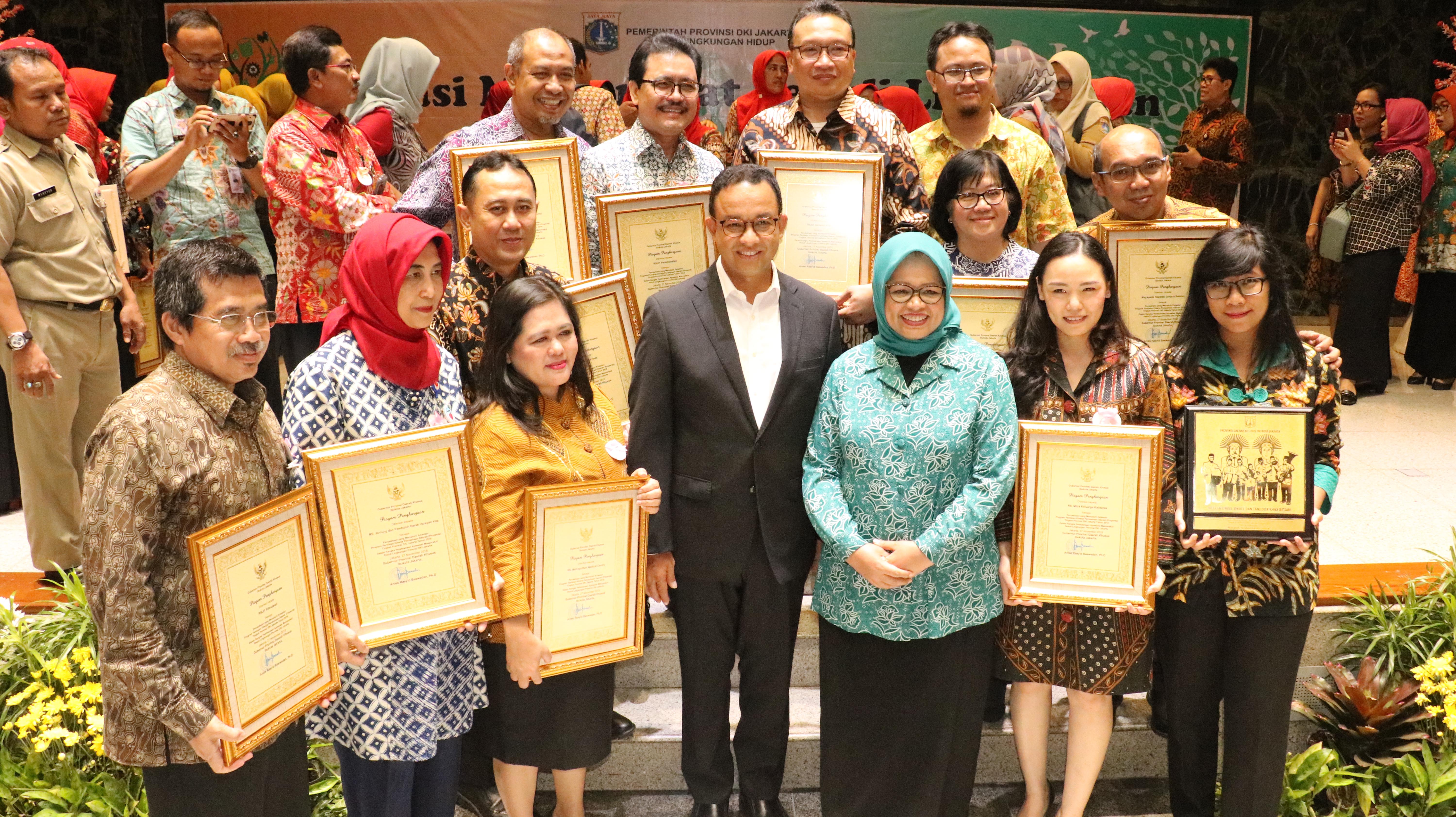 RSJPD Harapan Kita Mendapatkan Penghargaan dari Anies Baswedan